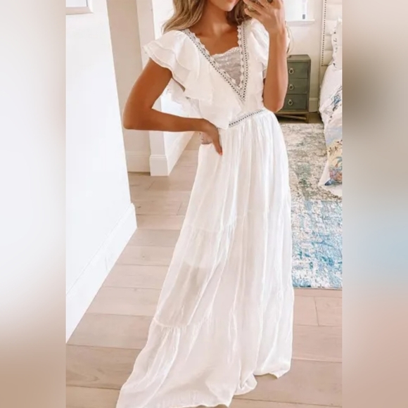 SIZE Large White Bohemian Maxi Dress with lace and ruffles V-neckline Light. - Picture 4 of 13